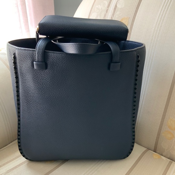 ♠️kate spade Lg Leather Tote w/ wallet♠️. EUC - Picture 3 of 10